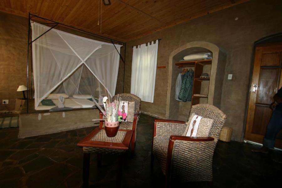 Fort Sesfontein Lodge & Safaris Buitenkant foto