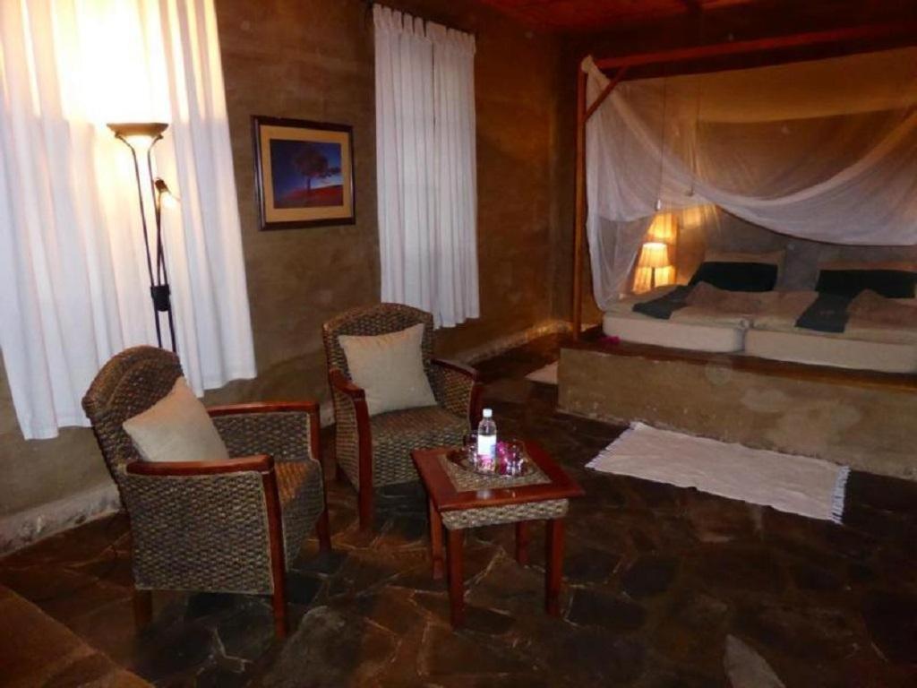 Fort Sesfontein Lodge & Safaris Buitenkant foto