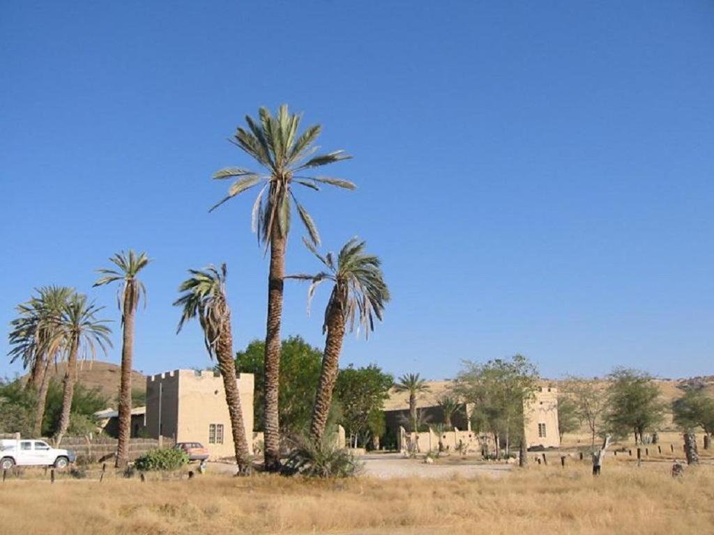 Fort Sesfontein Lodge & Safaris Buitenkant foto