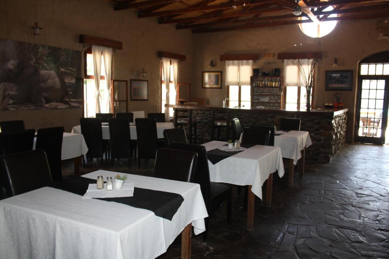 Fort Sesfontein Lodge & Safaris Buitenkant foto