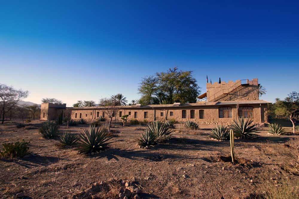 Fort Sesfontein Lodge & Safaris Buitenkant foto