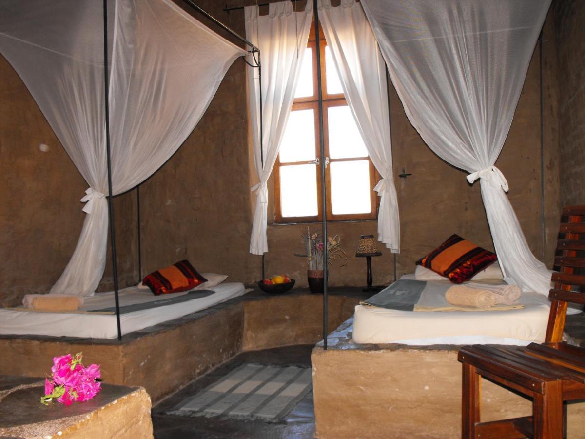 Fort Sesfontein Lodge & Safaris Buitenkant foto